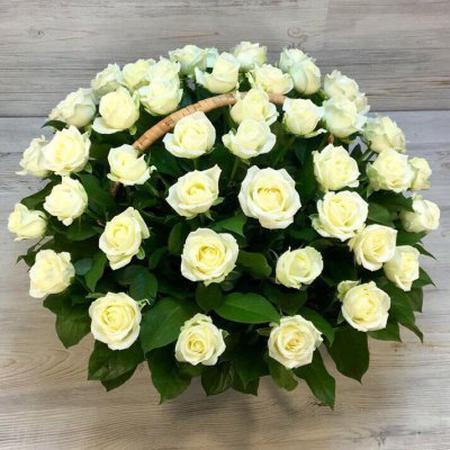 51 белая роза 50 см «Вайт Наоми» с лентой